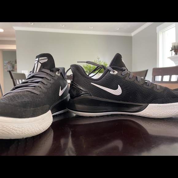 Used black Kobe’s - Picture 5 of 6
